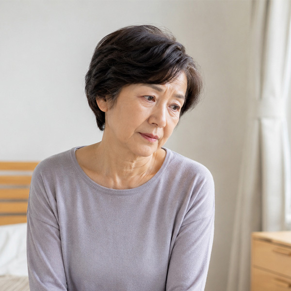 寝ても疲れがとれず気分が晴れない様子